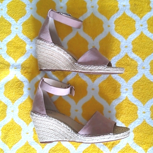 Vince Camuto sz 9 Espadrilles   Leathet Uppers - Picture 1 of 16